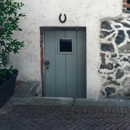 Horse Shoe House