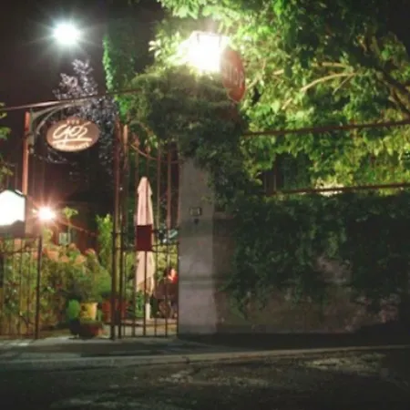 Horse Shoe House Willa Chiaverano